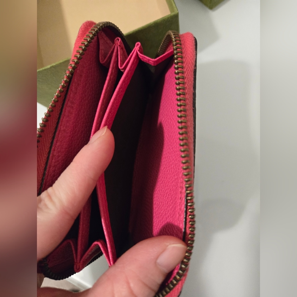 Gucci Compact PINK Wallet - Picture 9 of 9